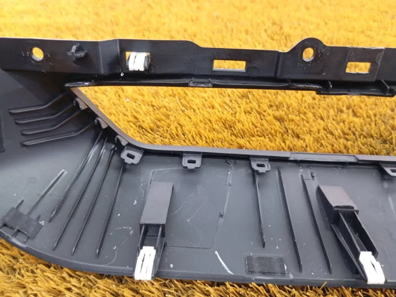 Декоративная накладка торпедо под дефлектор