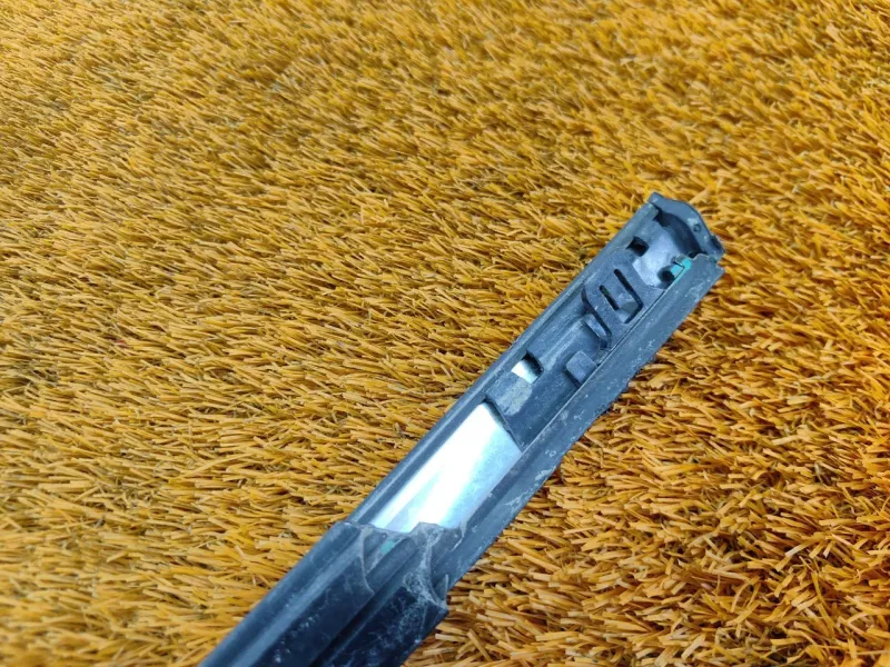 Молдинг стекла