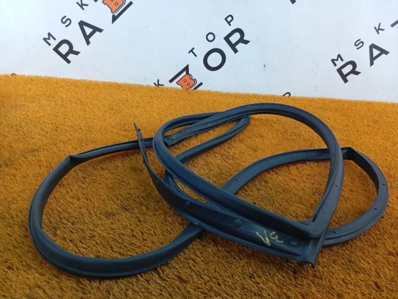 Уплотнитель двери