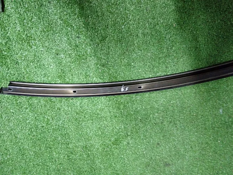 Направляющая стекла двери