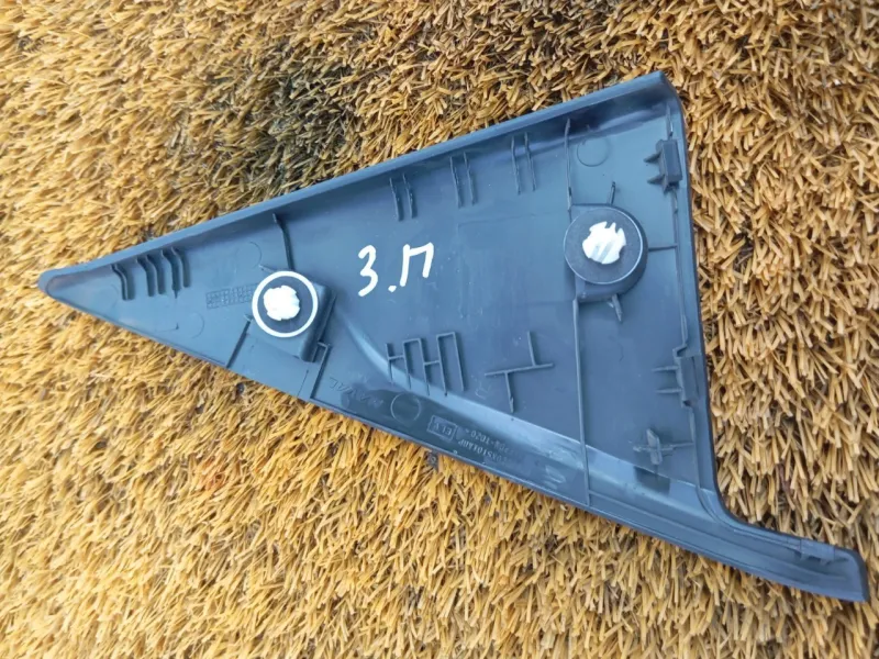 Уголок двери