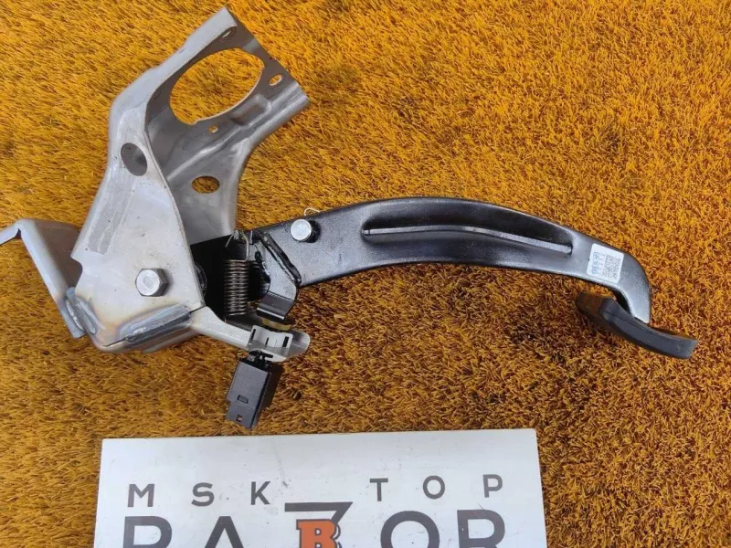 Педаль тормоза