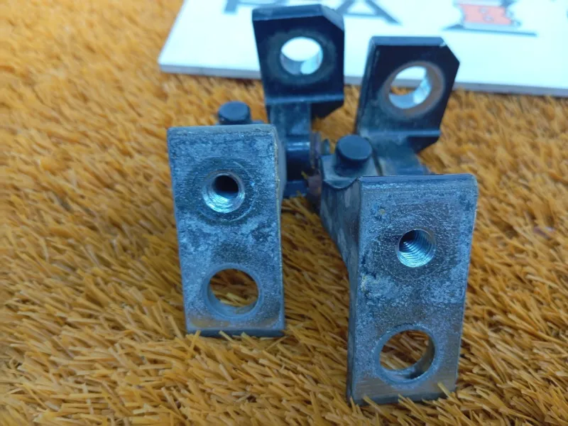 Петля двери