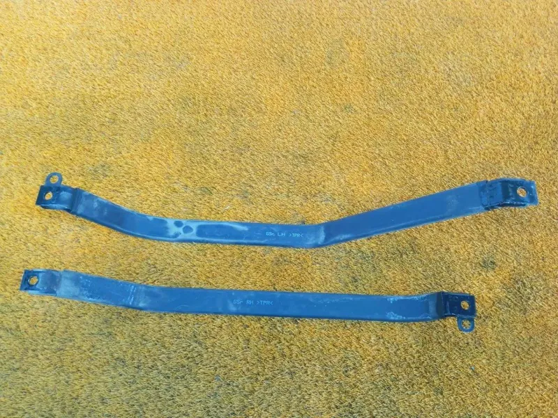 Крепление топливного бака