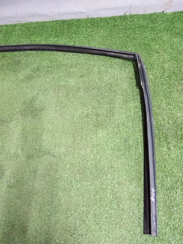 Уплотнитель стекла двери