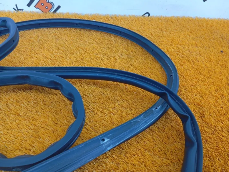 Уплотнитель двери