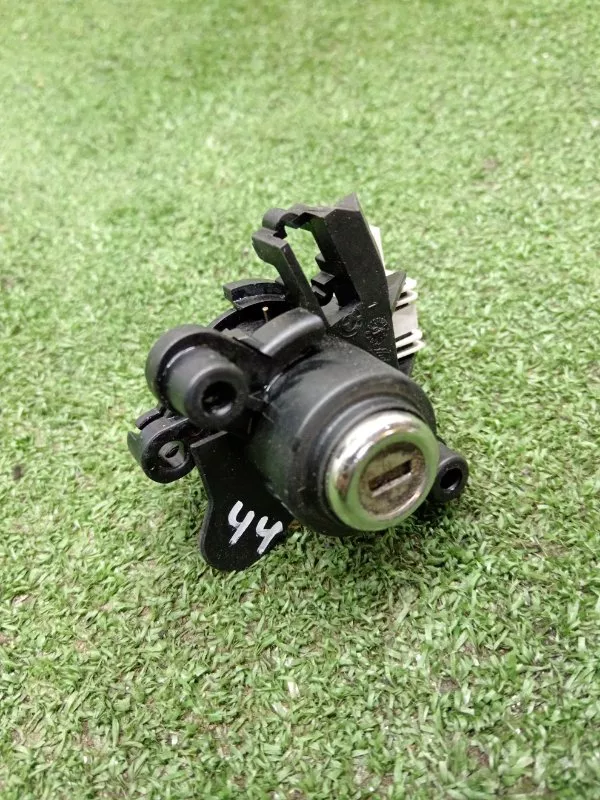 Личинка замка багажника