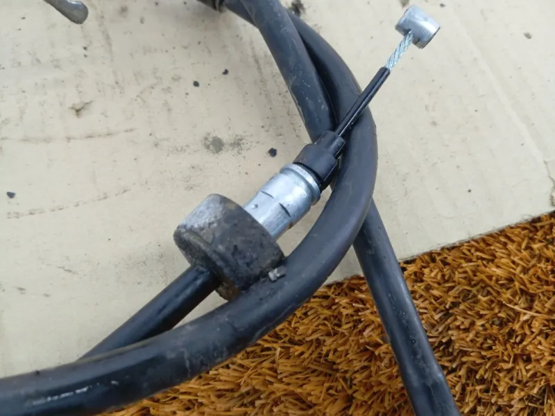 Трос стояночного тормоза