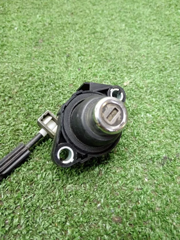 Личинка замка багажника