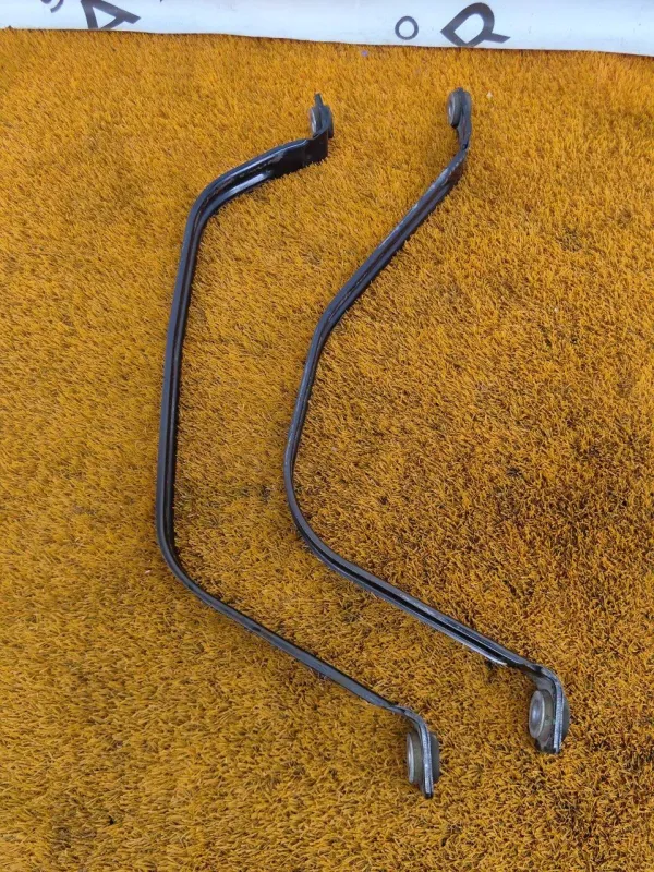 Крепление топливного бака