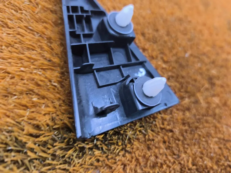 Уголок двери