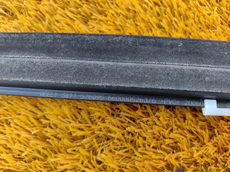 Уплотнитель стекла двери