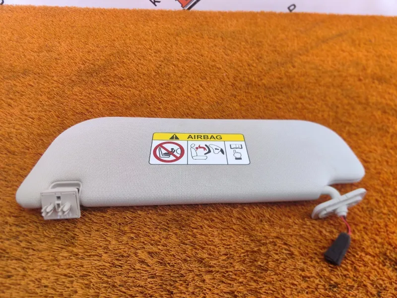 Козырек солнцезащитный