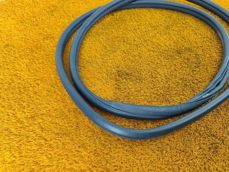 Уплотнитель проема двери