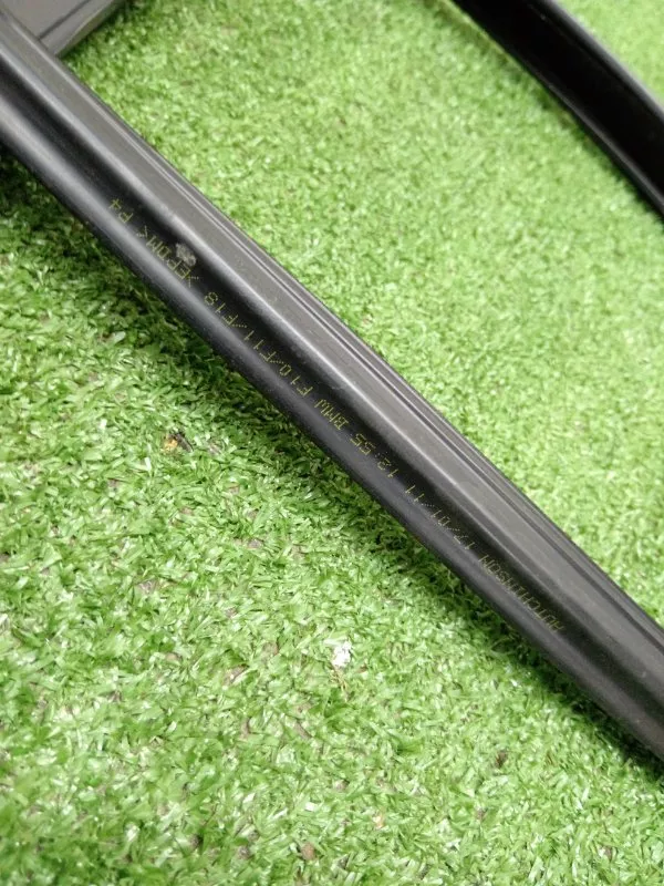 Уплотнитель стекла двери