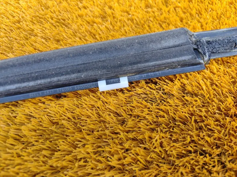 Уплотнитель стекла двери