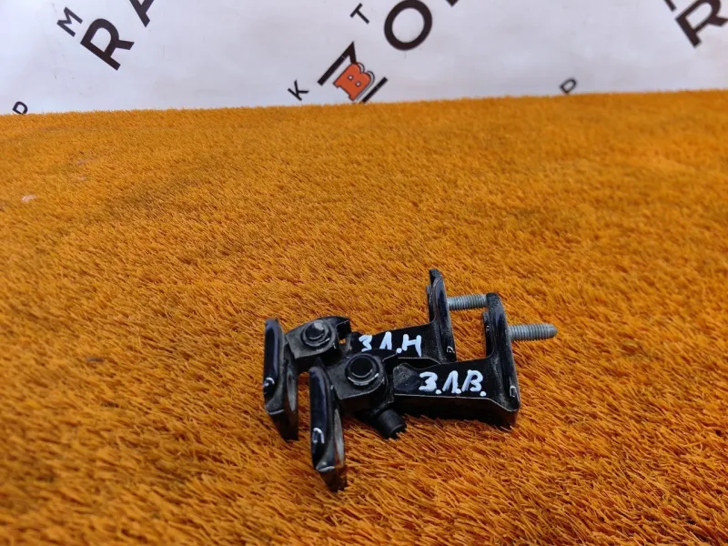 Петля двери