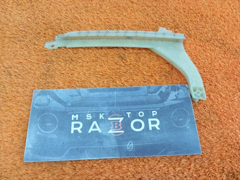 Направляющая стекла двери