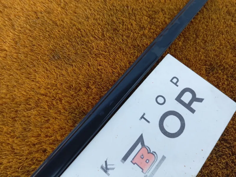 Уплотнитель стекла двери