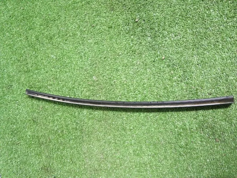 Направляющая стекла двери