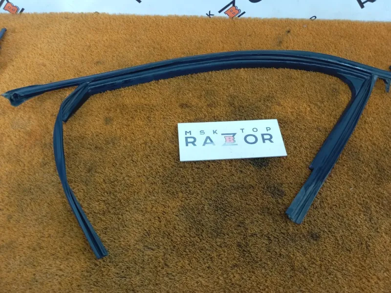 Уплотнитель стекла двери