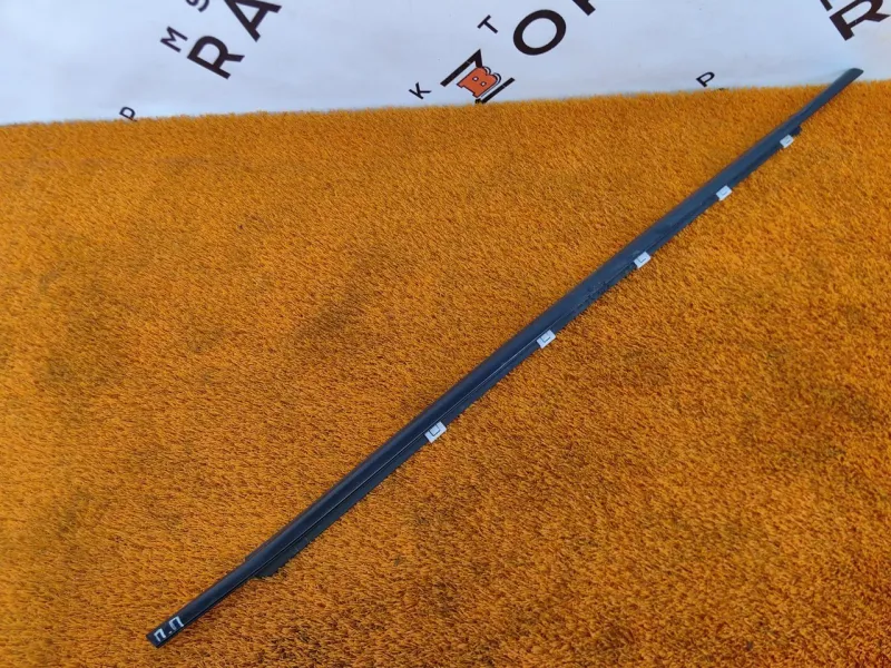 Уплотнитель стекла двери