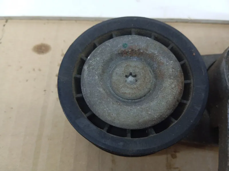 Натяжитель приводного ремня