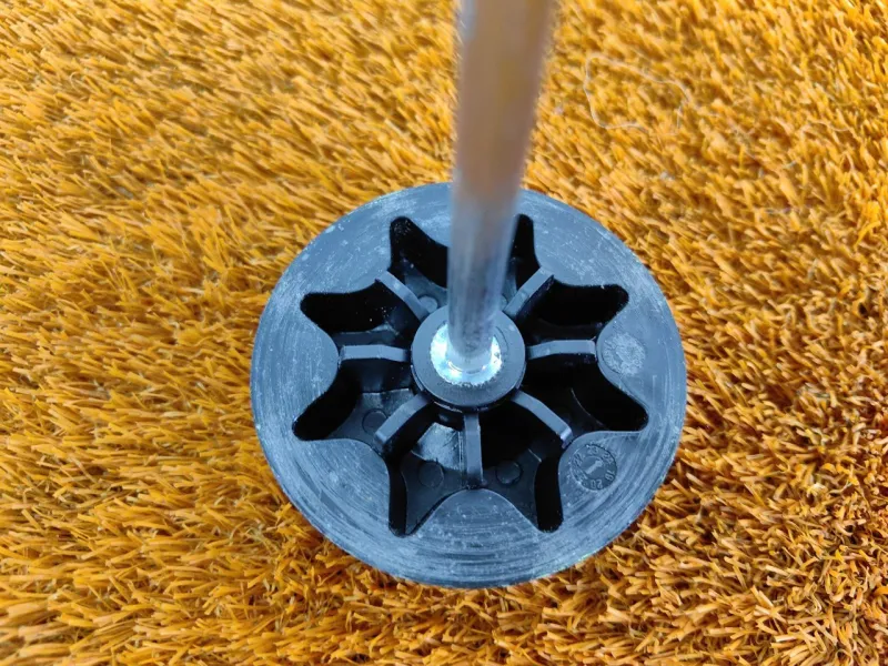 Болт крепления запасного колеса