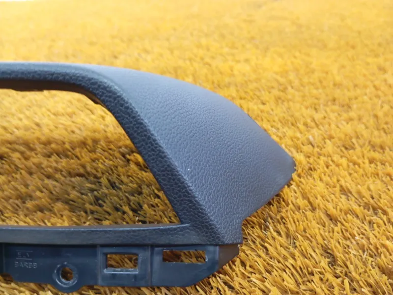 Декоративная накладка торпедо под дефлектор