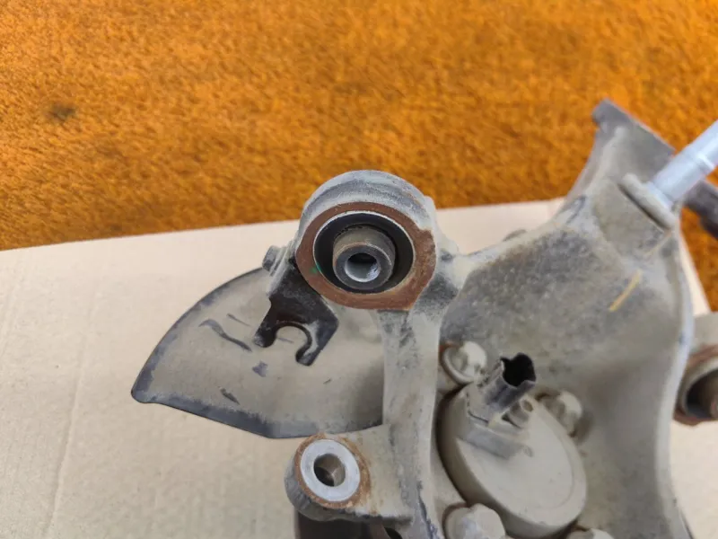 Кулак поворотный