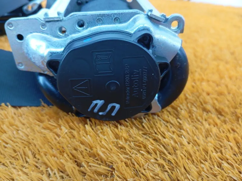 Ремень безопасности