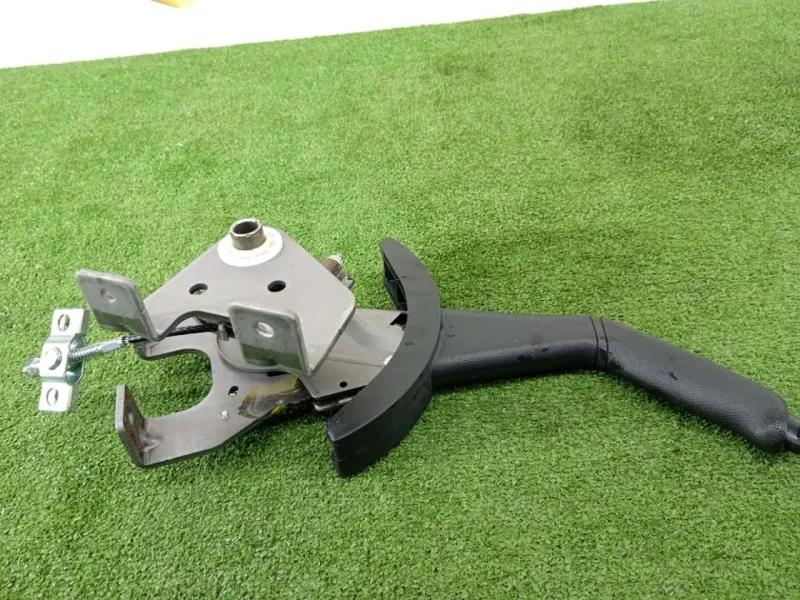 Рычаг стояночного тормоза