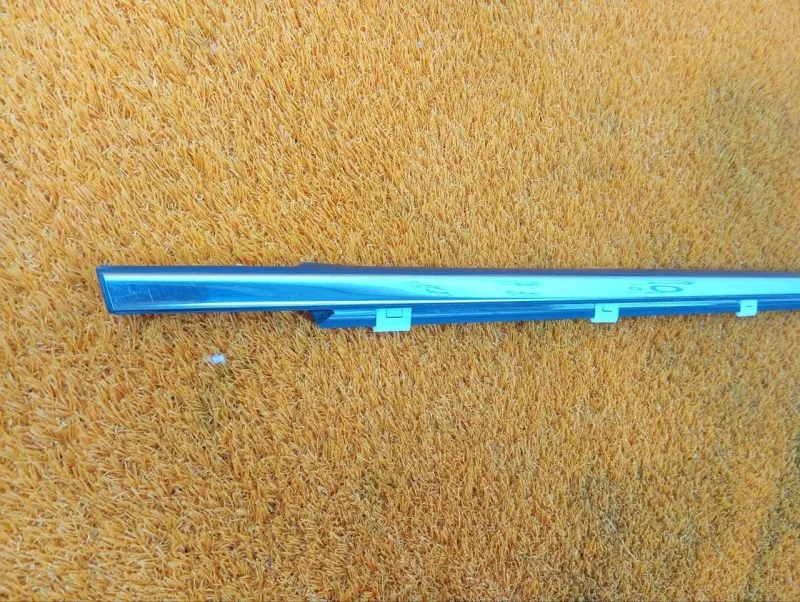 Молдинг стекла