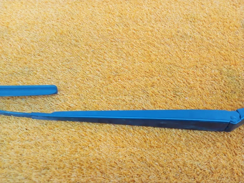 Поводок стеклоочистителя лобового стекла