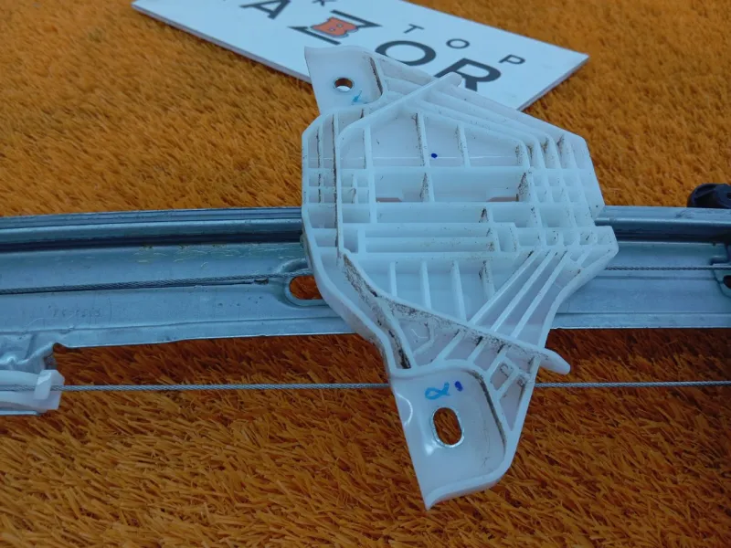 Стеклоподъемник