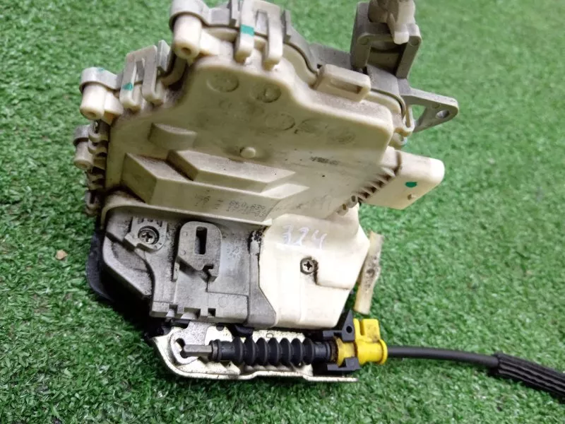 Замок двери Audi A4 2008 8K0839016C B8, задний правый