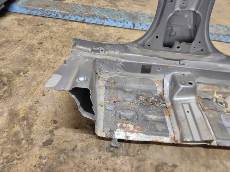 Порог с центральной стойкой