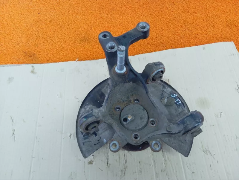 Кулак поворотный