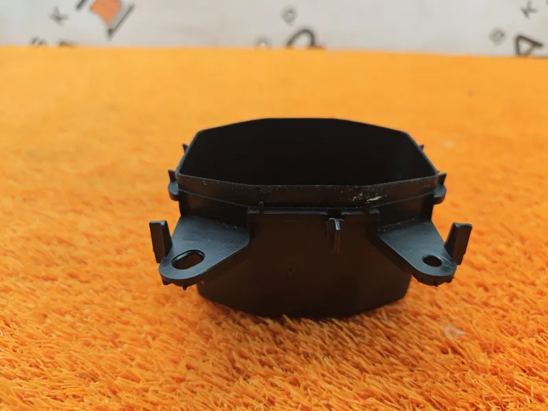 Лоток центральной консоли