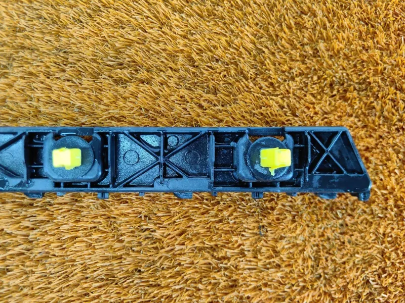 Кронштейн заднего бампера