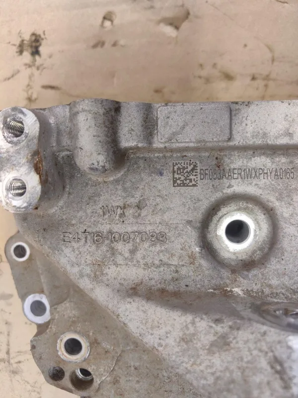 Крышка двигателя передняя