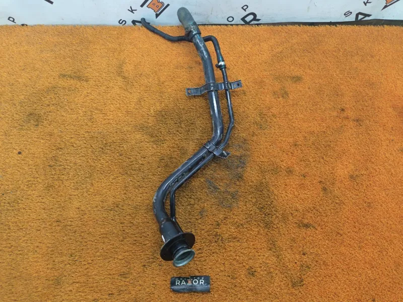 Горловина топливного бака