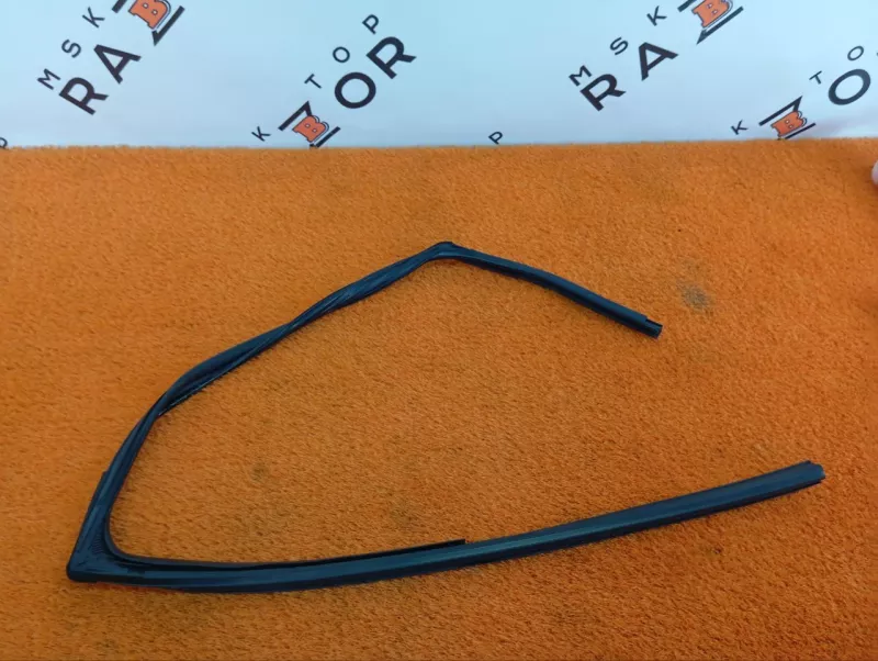 Уплотнитель стекла двери