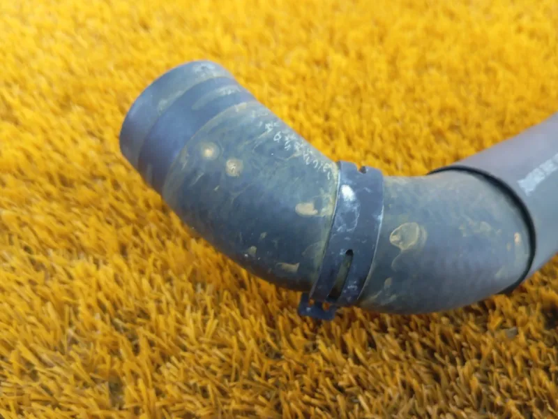 Патрубок радиатора