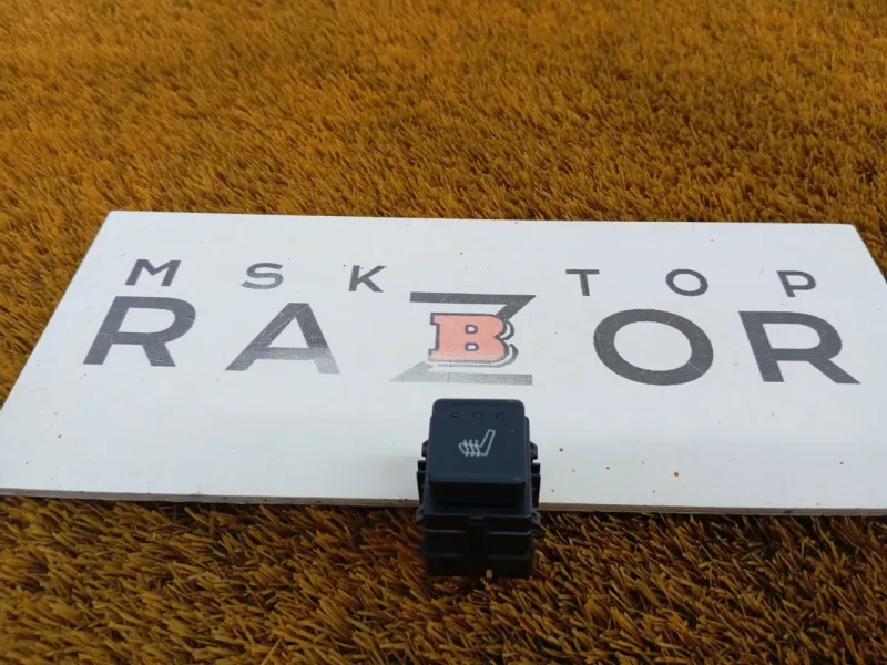 Кнопка обогрева сидений