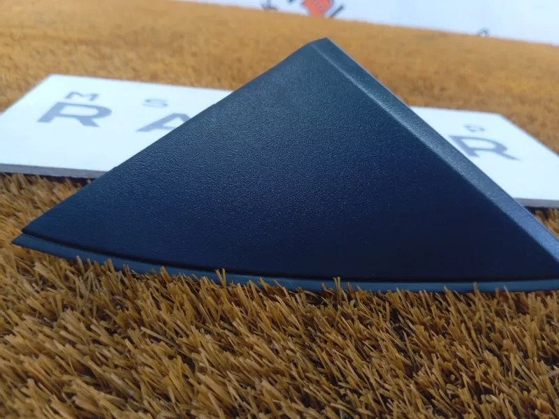 Уголок двери