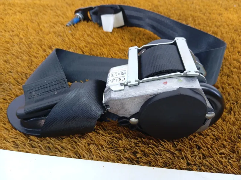 Ремень безопасности