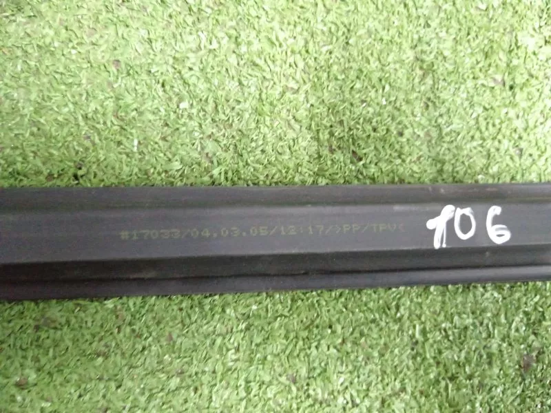 Уплотнитель стекла двери