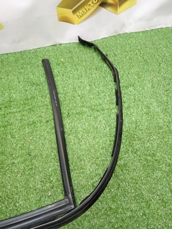 Уплотнитель стекла двери