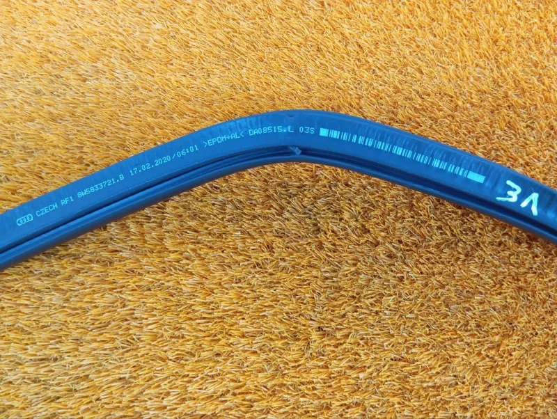 Уплотнитель проема двери